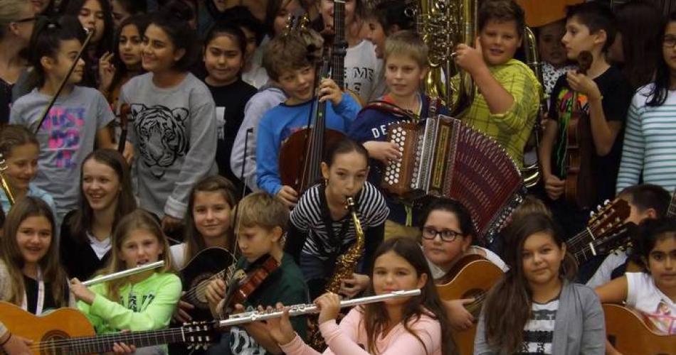 Bild Schüler mit Instrumente