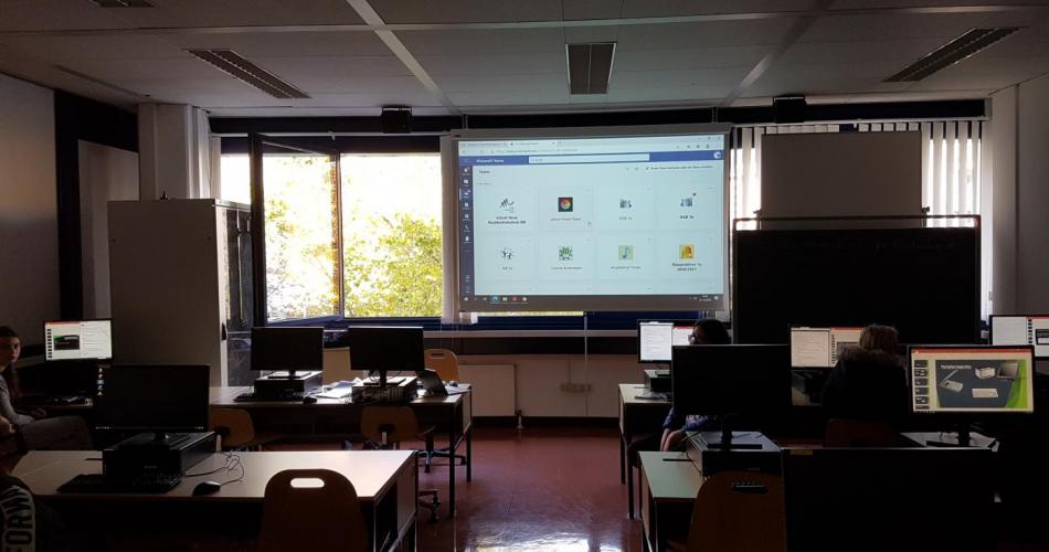 ... unsere neue Homepage am Beamer