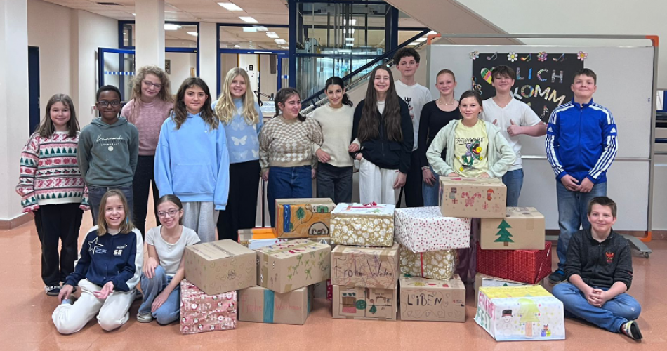 Weihnachtspakete für Rotes Kreuz 25